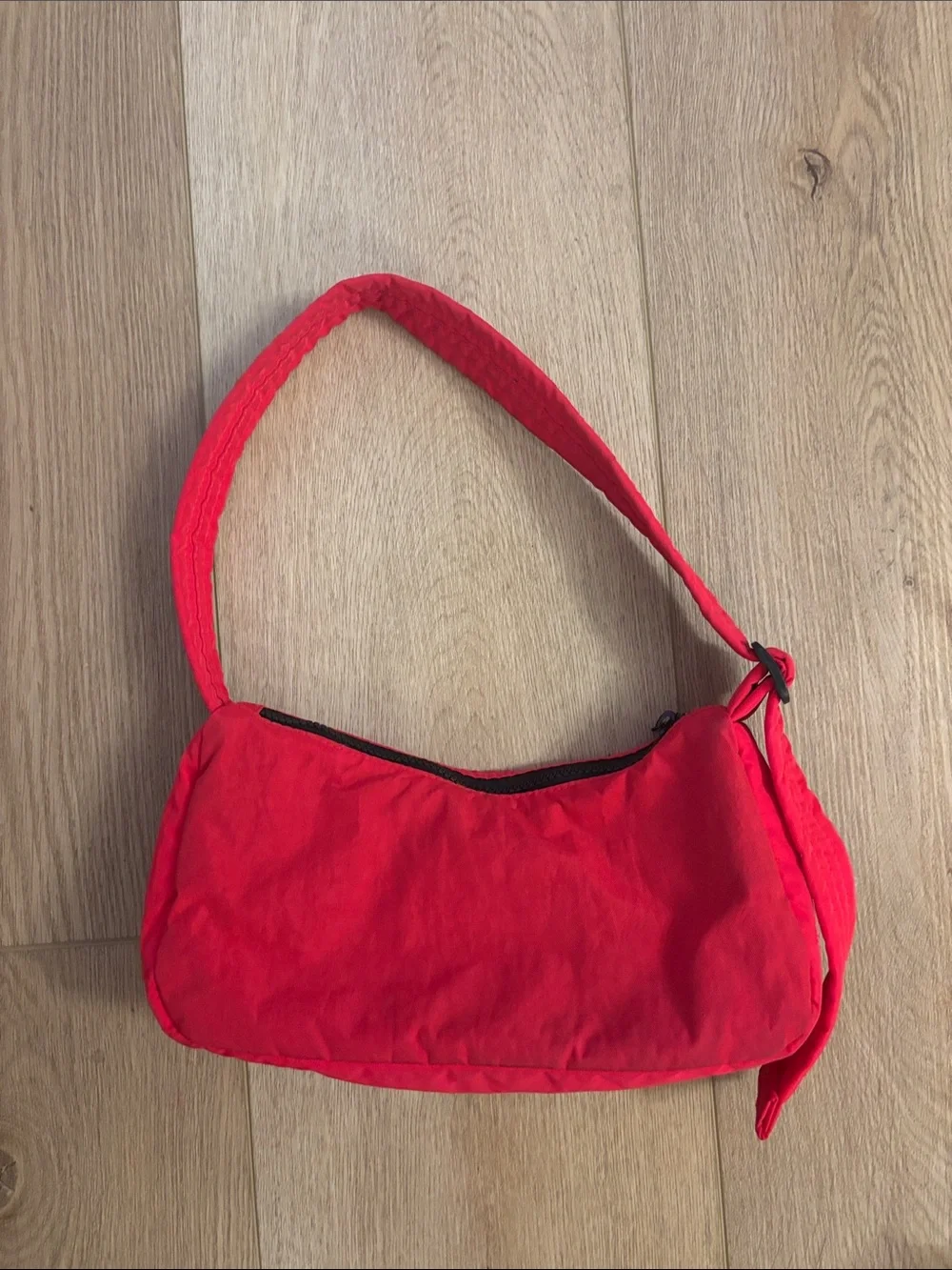 BAGGU Bright Red Shoulder Bag with Front Pockets